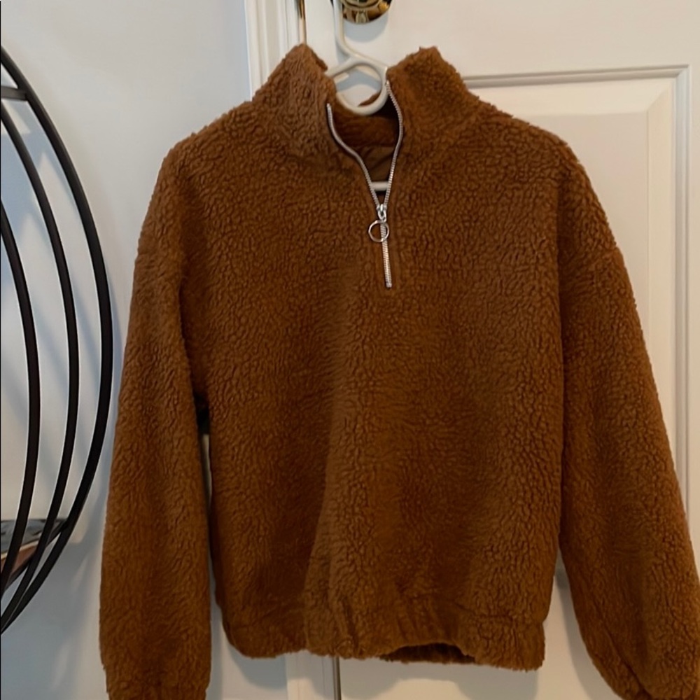 Two sweaters - Picture 4 of 5